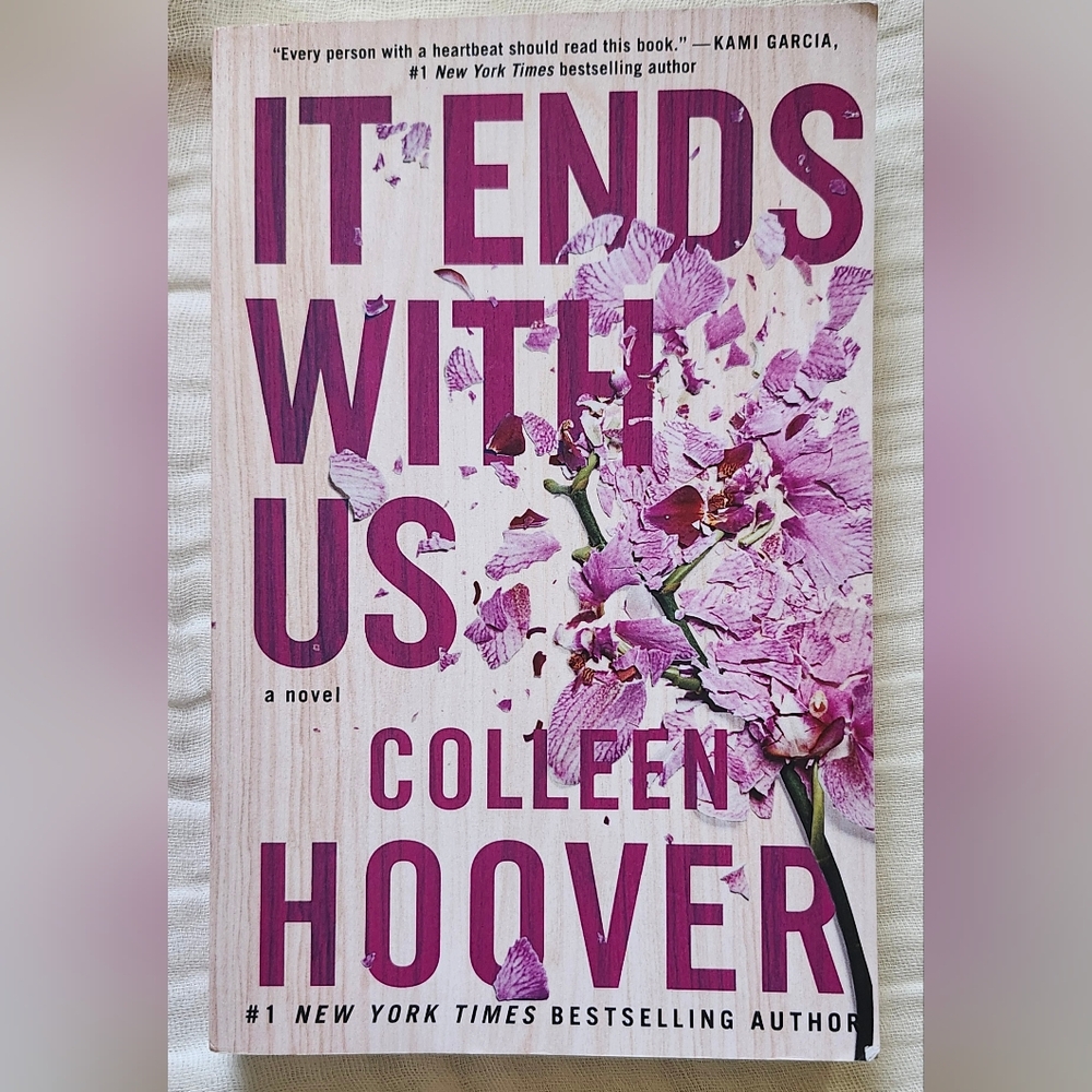 Colleen Hoover It Ends With Us - Part 1 in a 2 book series - It Starts With Us